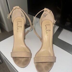 Nude pumps